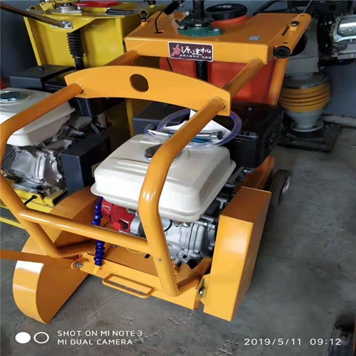 馬路切(qie)縫機、馬(ma)路切割(gē)機