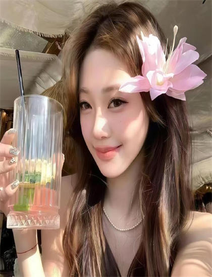 影视技术：小女子华裳的虚拟现实技术 艺术与技术的完美融合 为观众带来全新视觉体验